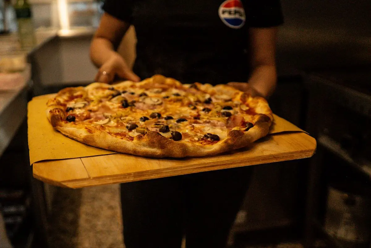 robbie-pezzuol-pizza-democratica